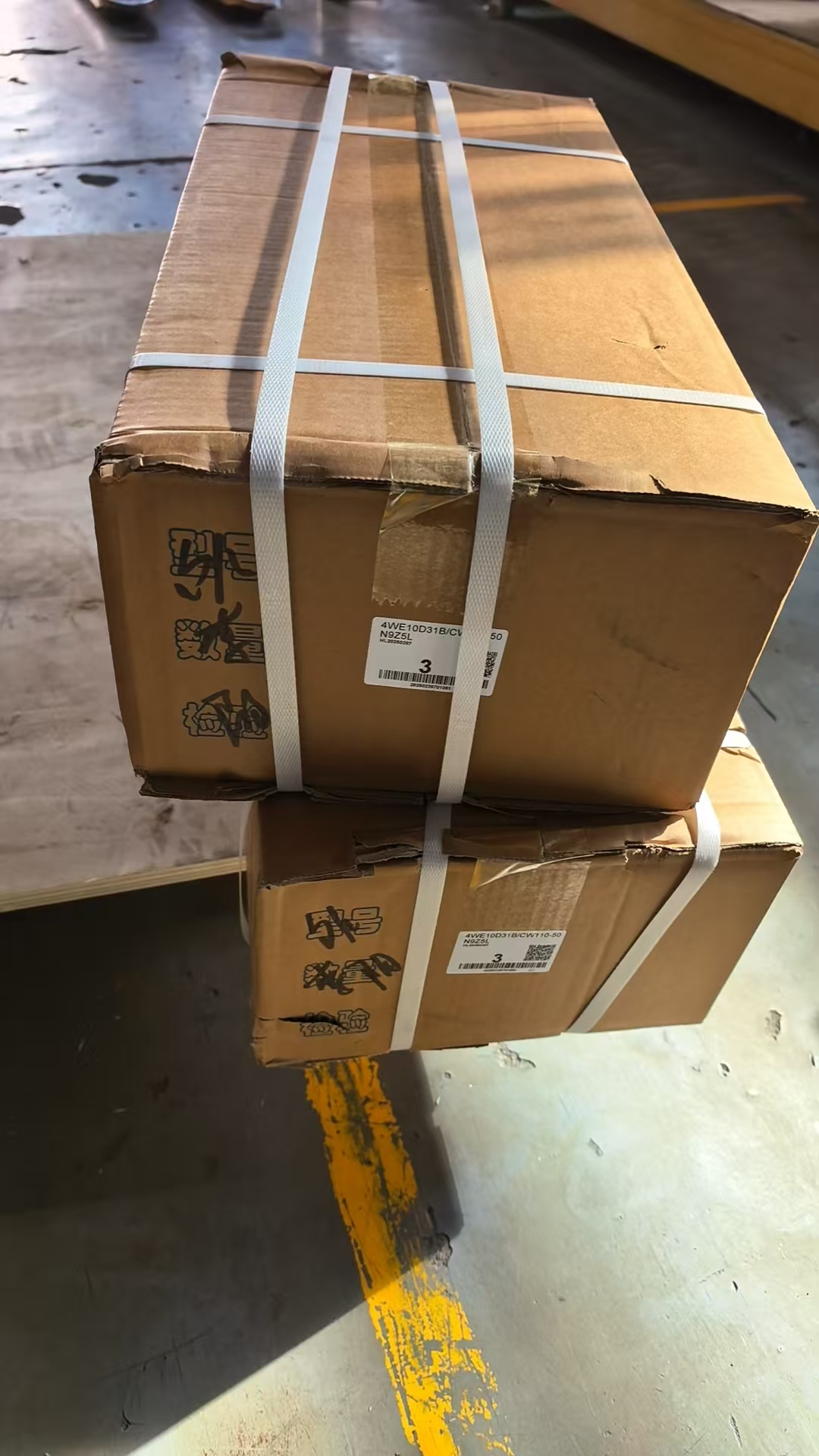 Dnešní oznámení o přepravě-6PCS 4we10D31B směrové ventily